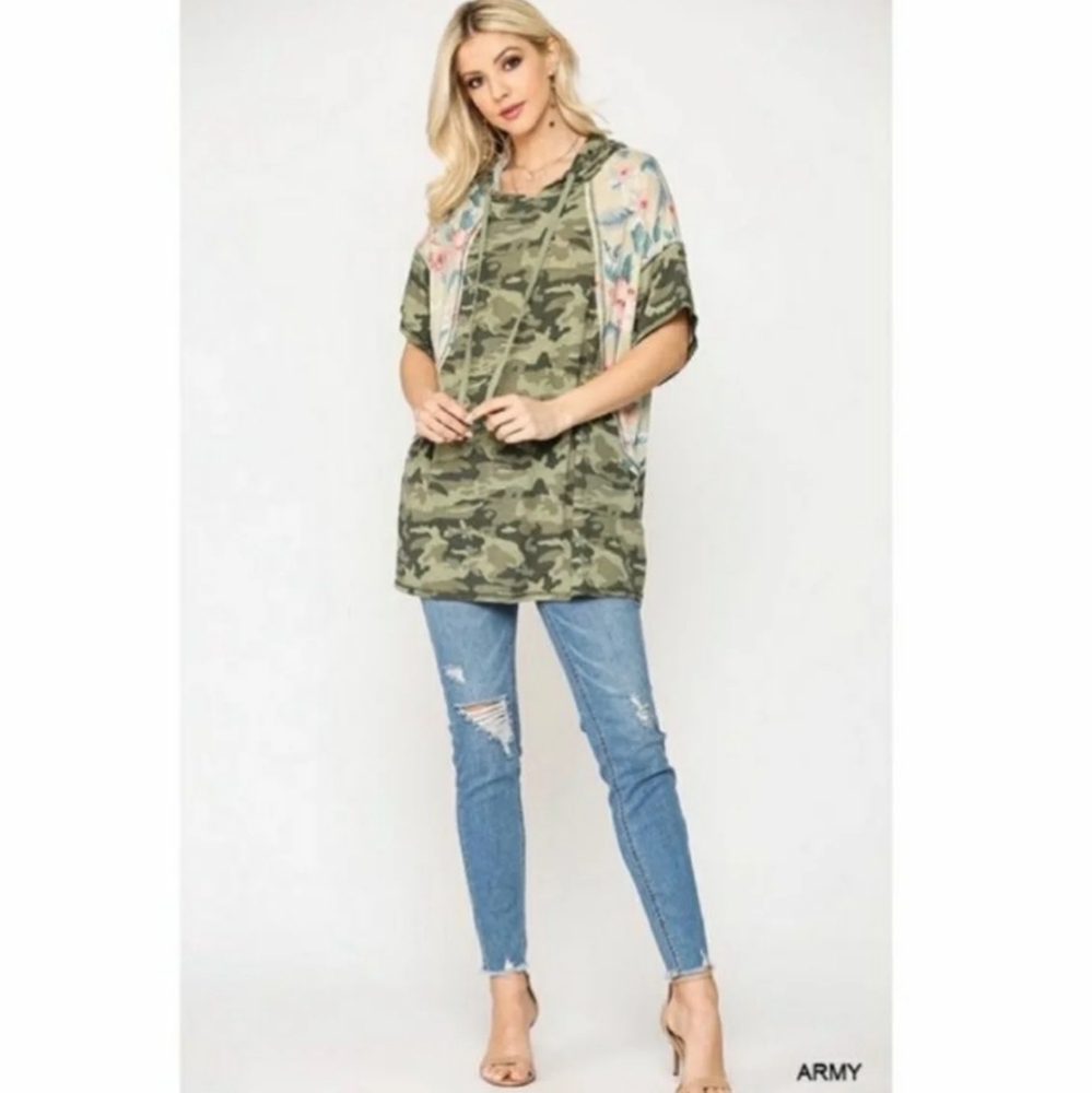 Botique Floral Camo Knit Top with Pockets and Hood. Size M and L